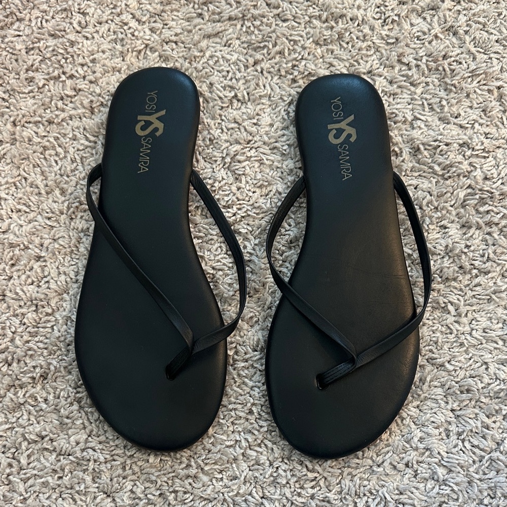 Yosi Samra Black thin strap flip flops Sz 9